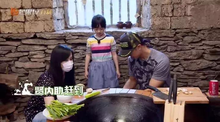 吴尊狂晒妻子照片秀幸福，原来他爱了22年的女人，长的这么漂亮！