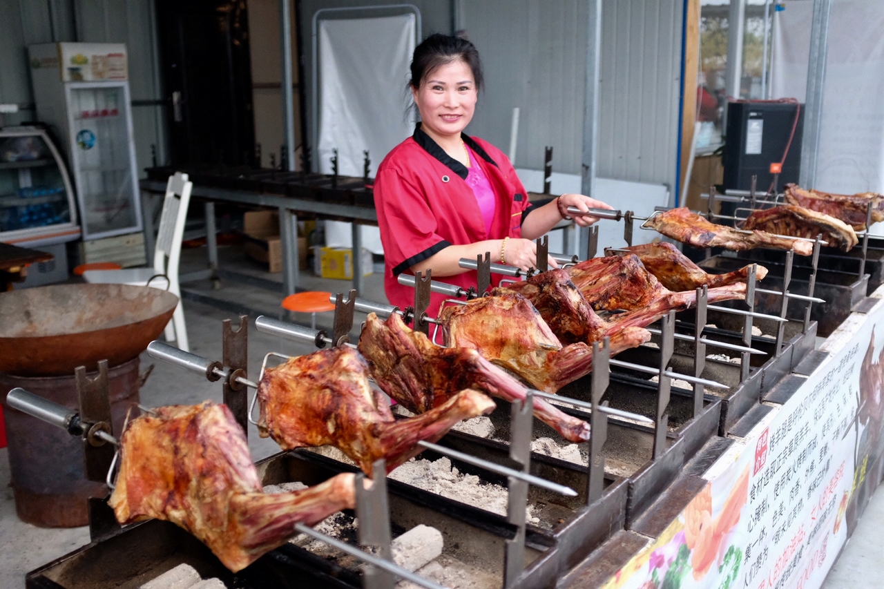 襄阳带鸡蛋的麻辣小龙虾,襄阳市中原西路懒人虾球