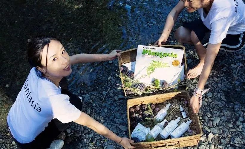 出门在外,来看看LOHAS编辑部的小姐姐们都必备哪些好物~