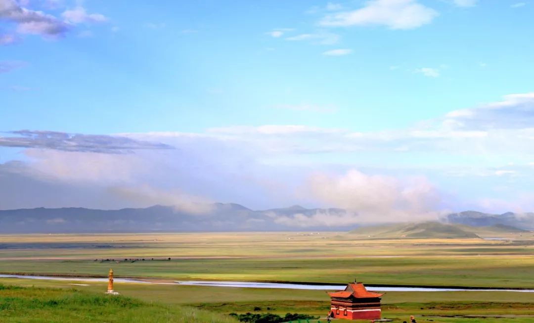 连绵的群山、广袤的草原、蜿蜒的河流……它就是独一无二的若尔盖