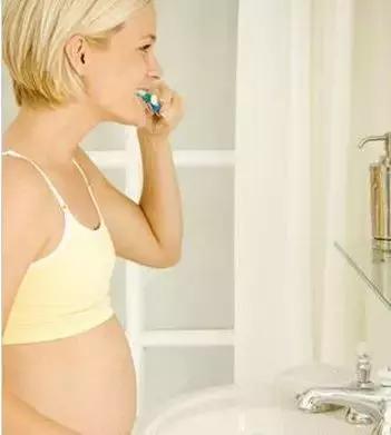 牙龈碰到说不出的难受是怎么回事,牙龈一碰就疼不碰没事是咋回事