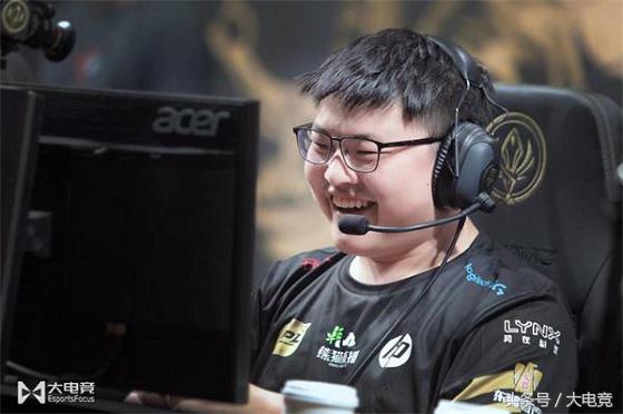 外国人评论uzi最新表演赛,lol外媒发布uzis8纪录片