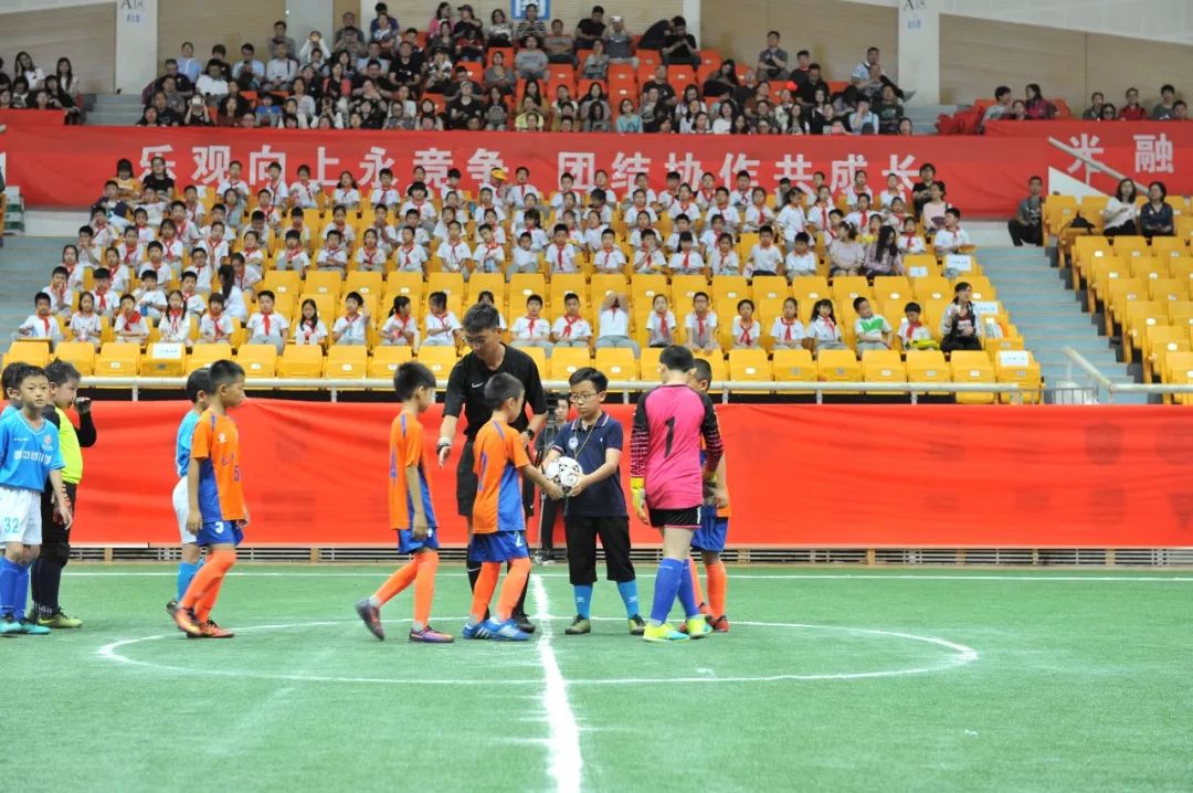 小学足球嘉年华足球赛,快乐小足球