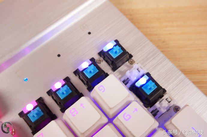 机械键盘rgb灯光不统一,樱桃rgb键盘