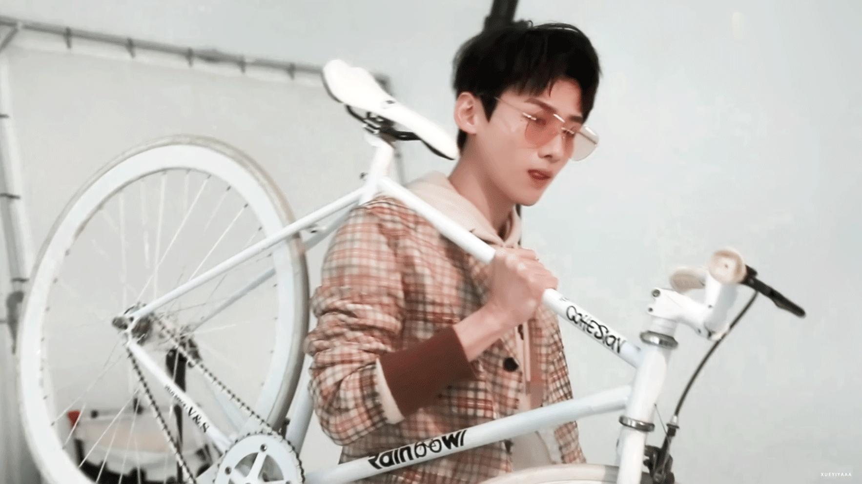 白敬亭可爱到爆照片,白敬亭二十四小时可爱图