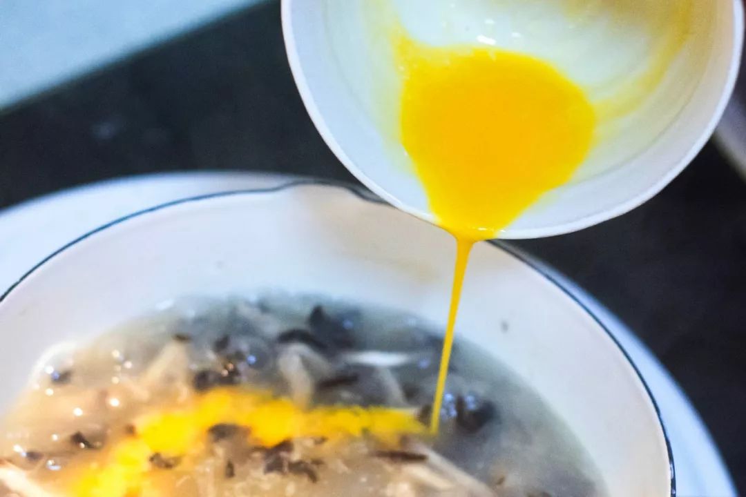 不用一分钱吃大餐,不用付钱就能吃鱼子酱