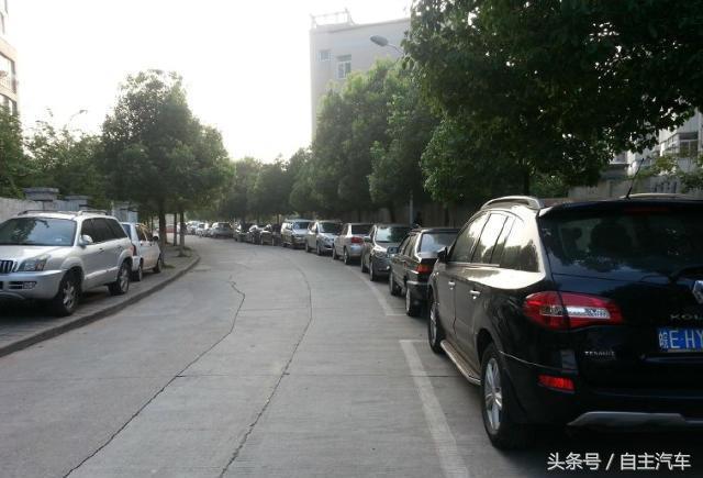 车停在停车场被刮蹭对方不承认,车停路边被刮蹭咋办