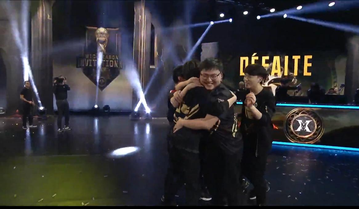 rng夺冠之夜巴黎铁塔,乌兹谈rng夺冠