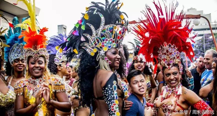 去了夏威夷才知道女人不用穿bra,去了斐济才知道,男人不爱穿裤子