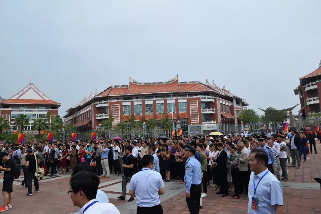 浠庡皬浣滃潑鍒颁骇涓氶泦缇ょ殑铚曞彉,浠庢爣鍑嗗寲鍚戠壒鑹插寲杞彉