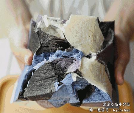 可爱的小奶狗吃冰激凌,小奶狗吃各种各样的冰淇淋