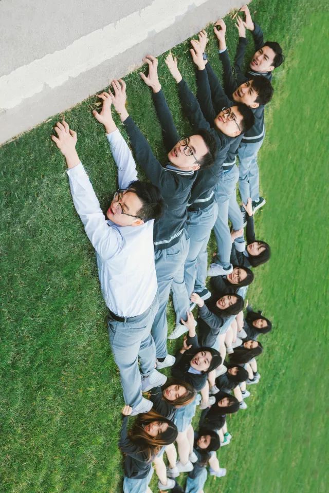 五十人集体照拍照姿势创意大全,高逼格的集体照怎么拍