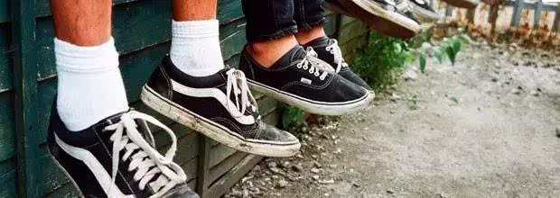 明星同款休闲鞋推荐,明星推荐的平价鞋