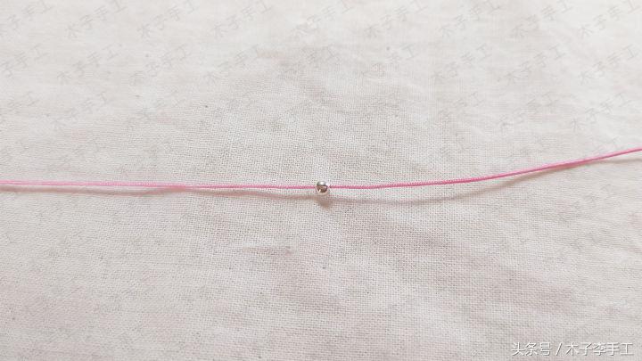 diy红绳戒指教程慢动作,红绳小银珠子戒指简单