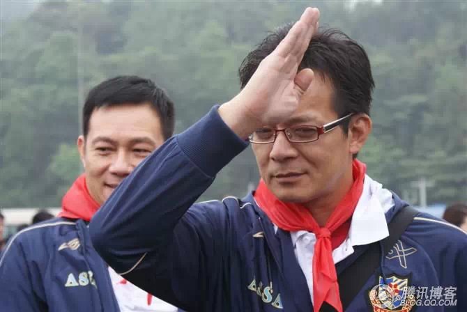 穿越地震带之什邡日记：地震周年谭咏麟黄日华众明星到蓥华小学