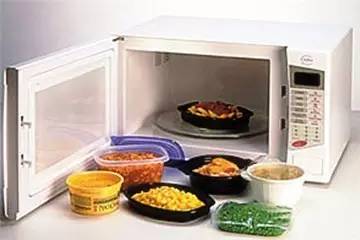 武汉八旬老夫妻为节约吃了隔夜饭，结果双双中风！吃剩菜这些事一定要注意！