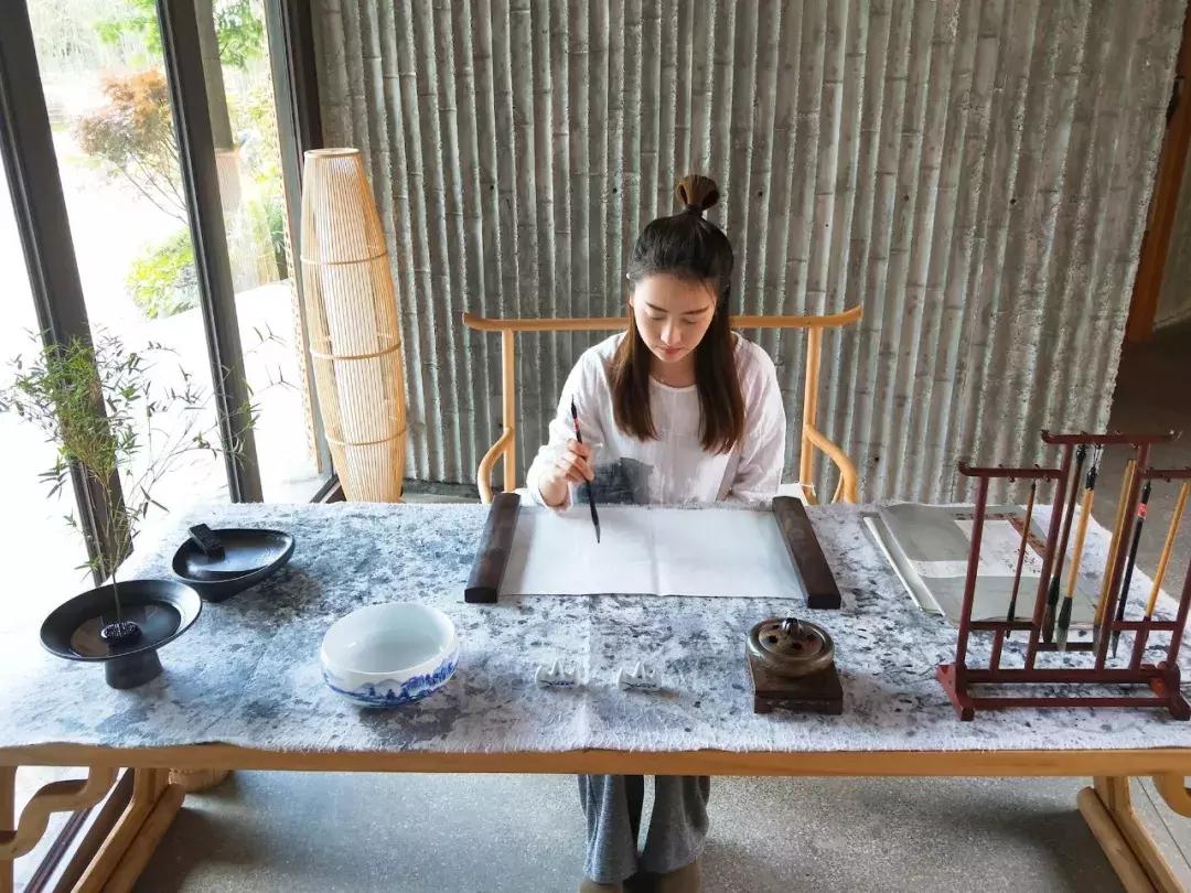 我去了成都向西50里的桃源村,朋友问我是不是去了日本?