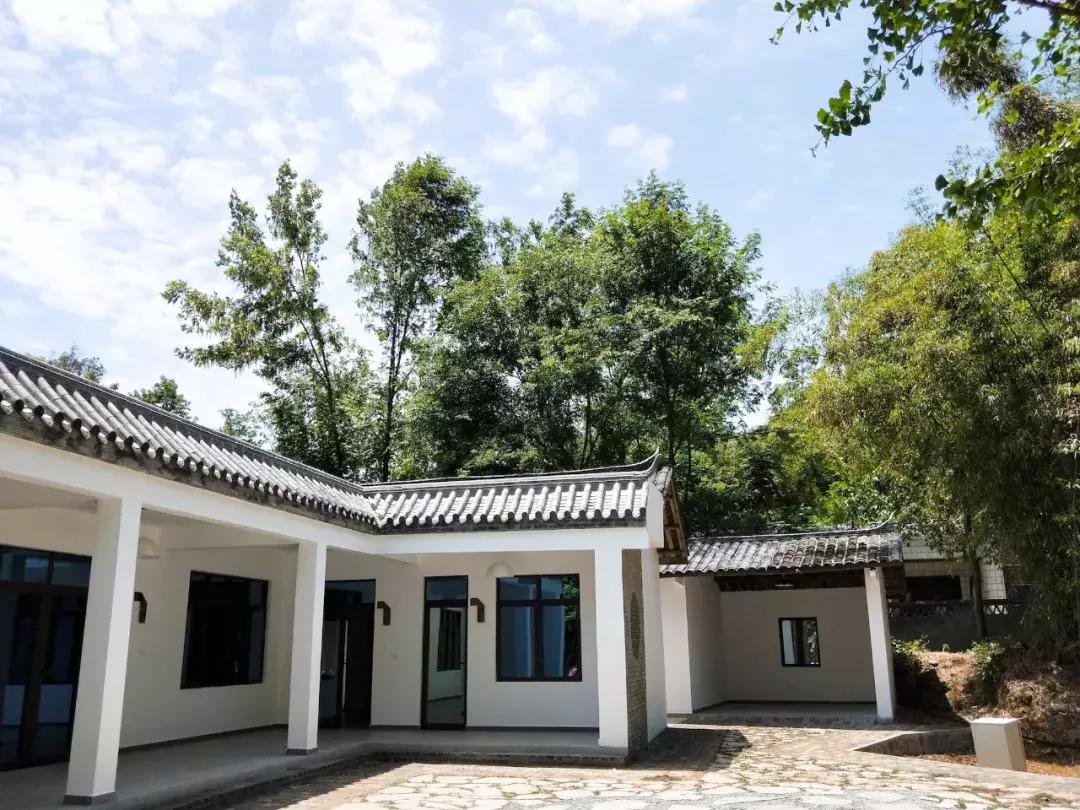 我去了成都向西50里的桃源村,朋友问我是不是去了日本?