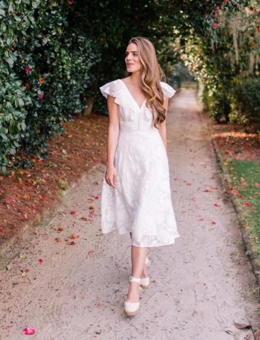 月薪2千也能穿出月薪2万的高级感，你最想看的小白裙来了