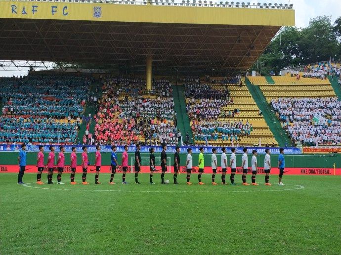 广州足球现场震撼气氛,广州球迷现场观赛