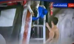 守门员都带好三级头吧，看看这些年C罗不需要八倍镜就射伤的球迷