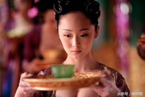 在中国古代，规定宫女睡觉时要劈开双腿，这种做法是为了什么