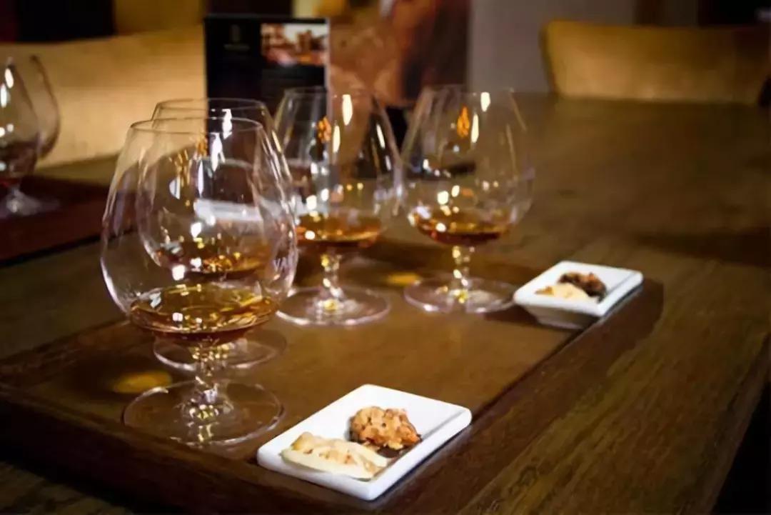 掌握这5种术语你也是葡萄酒行家,识别葡萄酒酒标的基本知识