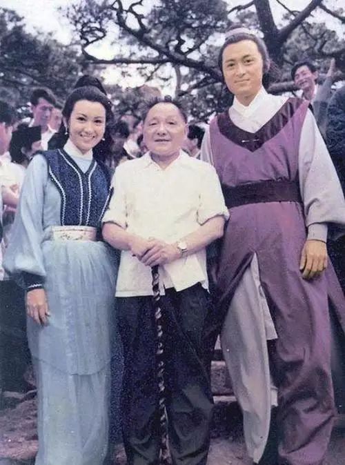 合影留念永不忘,同学合影照时光一去永不回