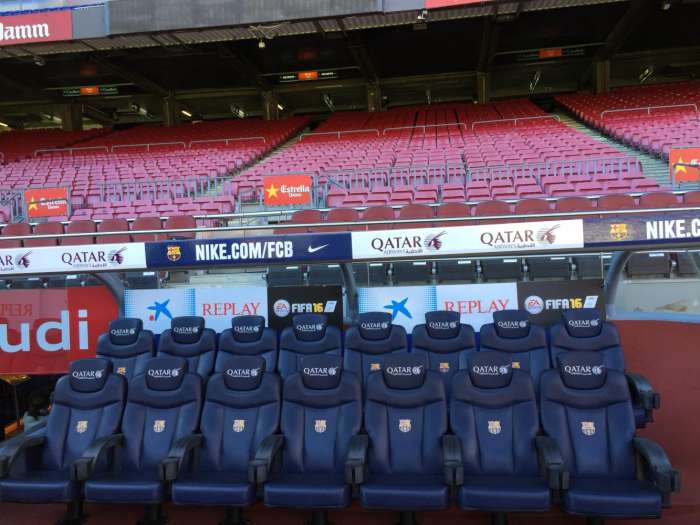 巴萨主场诺坎普是城市名吗,巴萨主场诺坎普颠球