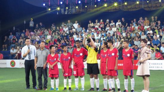 蜀绣之乡洒英姿谁是球王论英雄