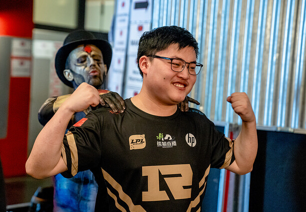 uzi的狂风之力卡莎出装,loluzi经典语录