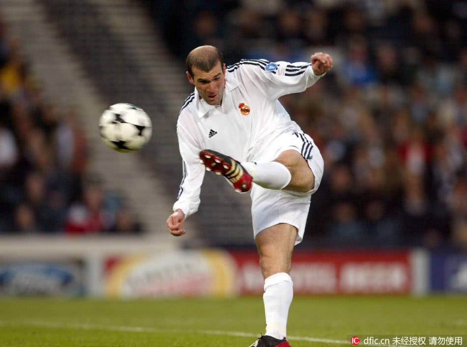 足坛中这三位球员左右脚无差别，其中一位来自中国女足！