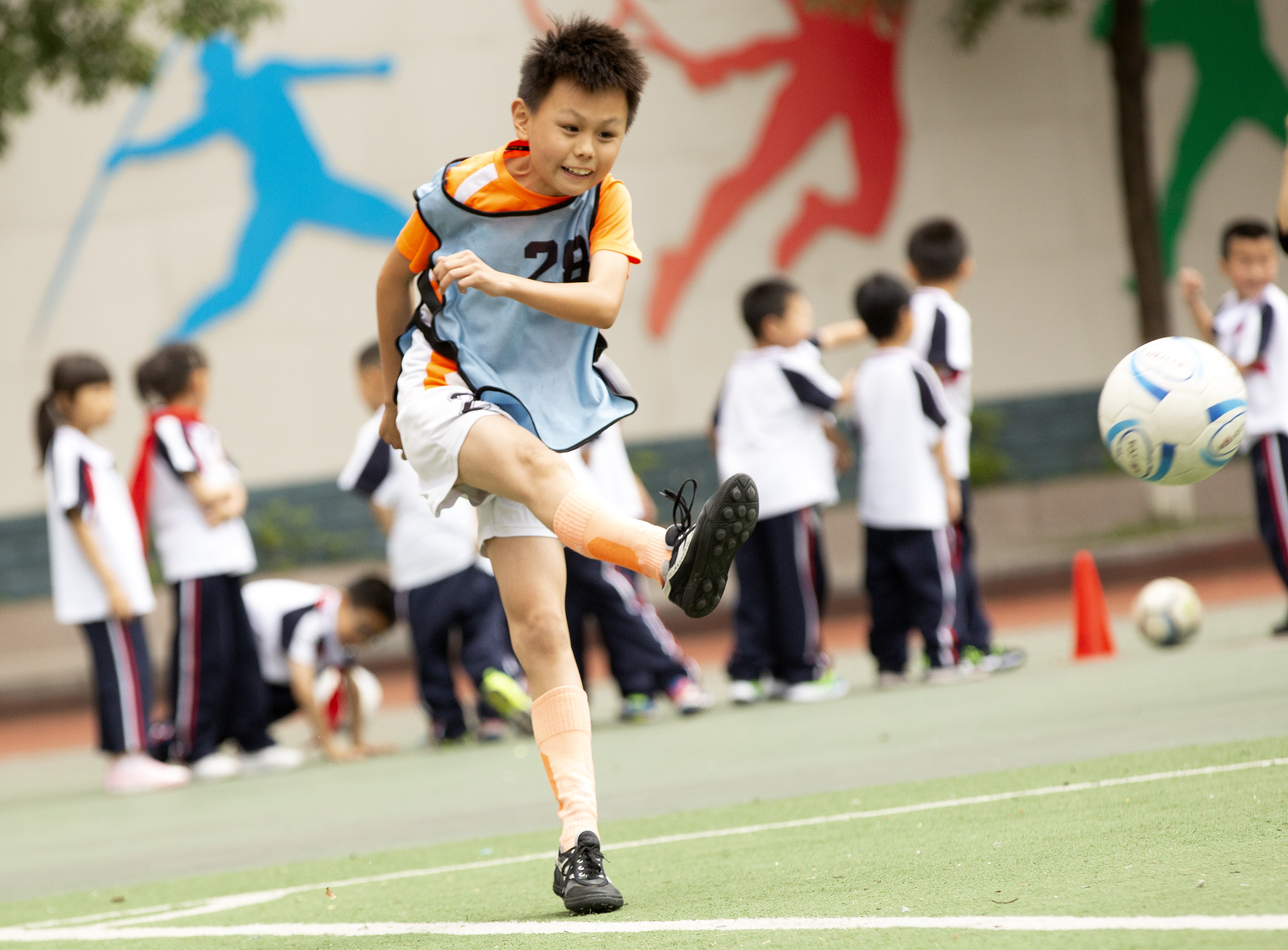 快乐足球迎“六一”,快乐足球绿茵奔跑