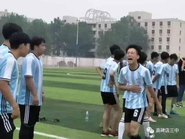 世界杯校园足球展示,青少年足球联赛精彩瞬间