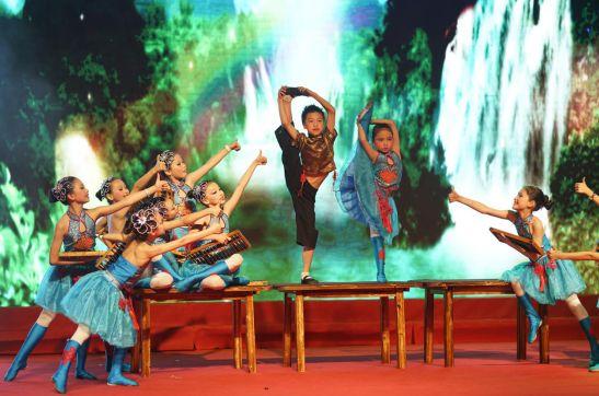 少儿美术创意手工课6-7岁,儿童创意美术手工小学校园