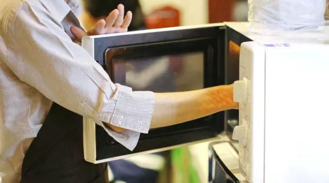 晚上睡觉要不要关无线,晚上睡觉要关wifi吗