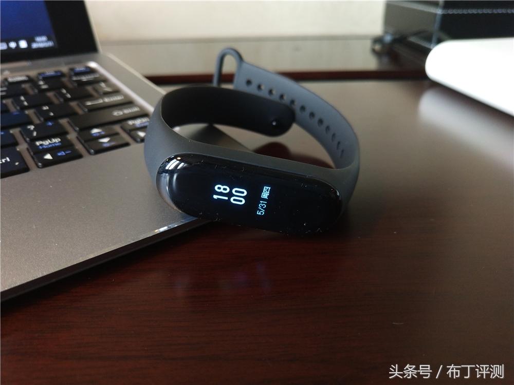 50米游泳防水手环,深度防水游泳智能手环