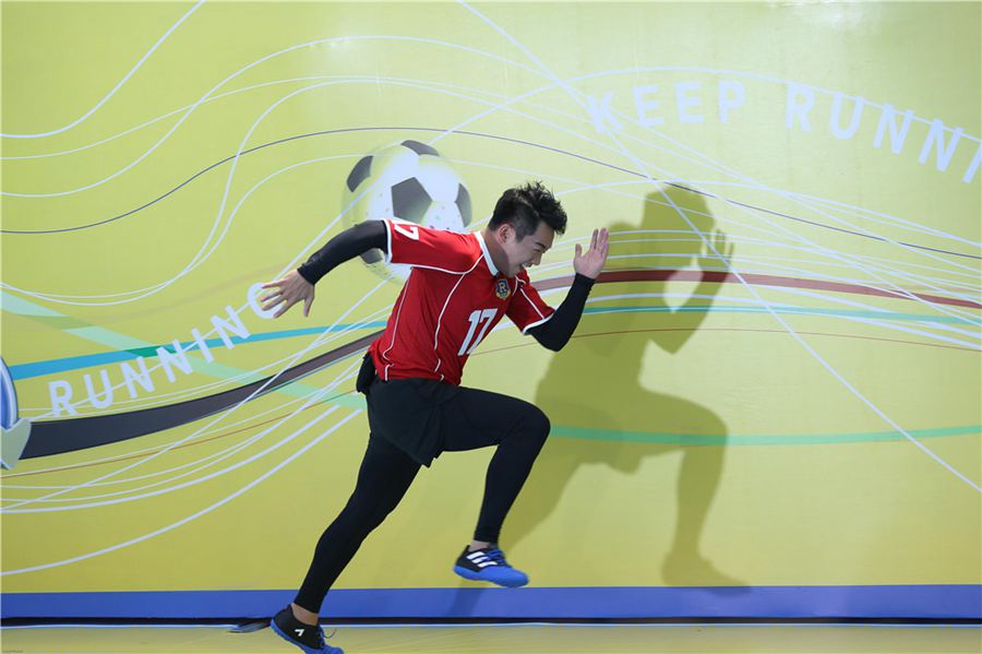 鹿晗菲戈奔跑吧兄弟踢足球,奔跑吧鹿晗和菲戈的合影