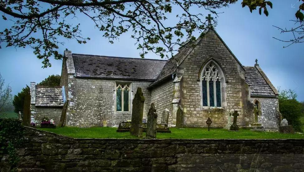 深山里发现荒无人烟的鬼城,欧洲无人小镇