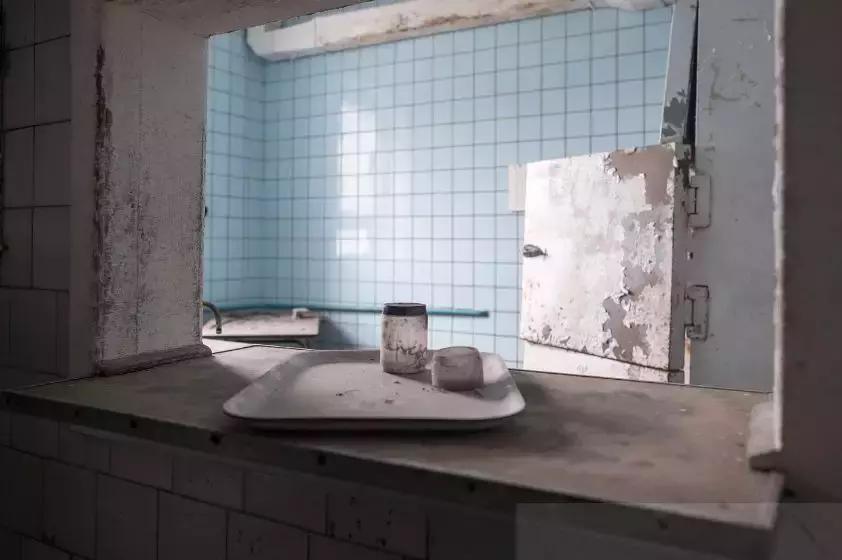 深山里发现荒无人烟的鬼城,欧洲无人小镇