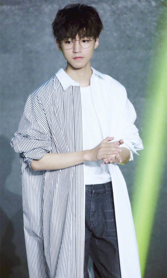 王俊凯模仿杨迪,王俊凯奔跑吧青春现场版伴舞