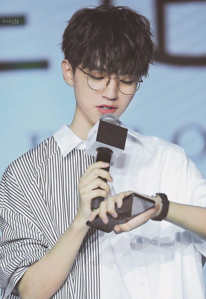 王俊凯模仿杨迪,王俊凯奔跑吧青春现场版伴舞