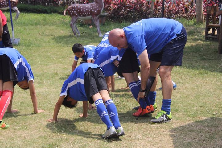 c罗年轻时教青训,c罗青训