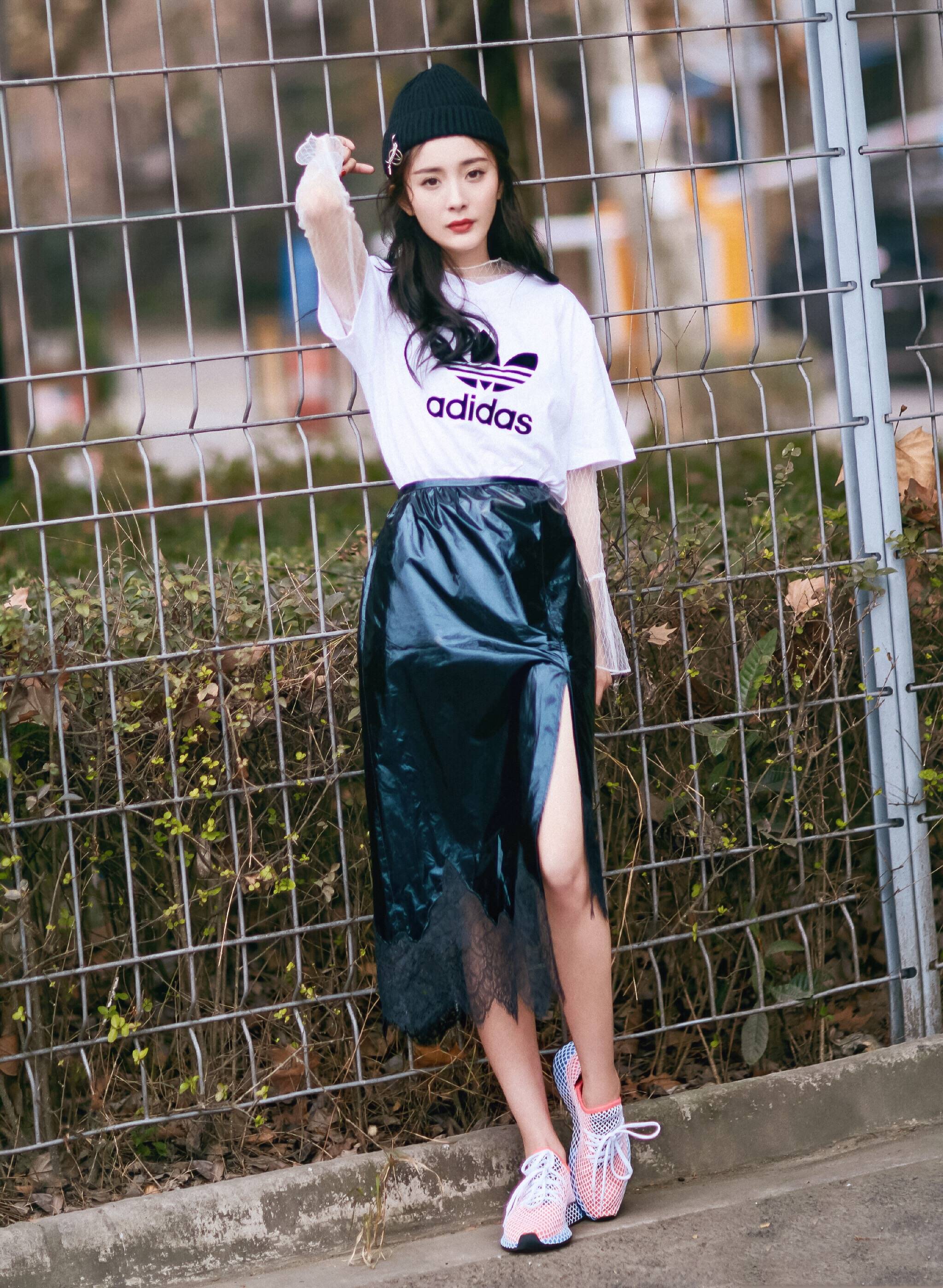 杨幂上跑男出场歌曲的名字,杨幂上跑男游戏黑洞