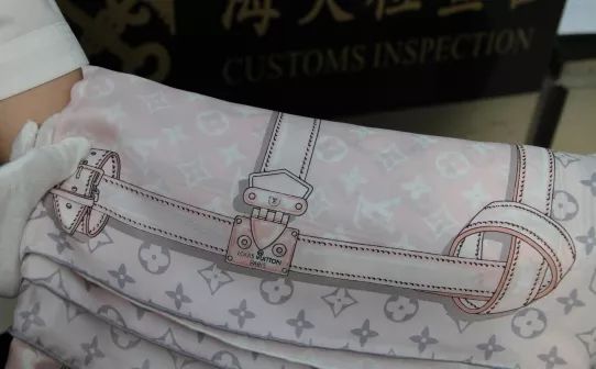 穿越了！LV、Dior奢侈品发票显示购于两月后？