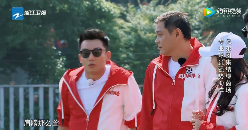 李毅踢足球,范志毅和李毅踢足球