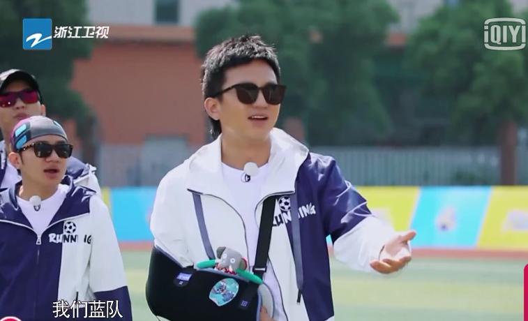 邓超被拦住的时候,邓超跟陈赫被围堵