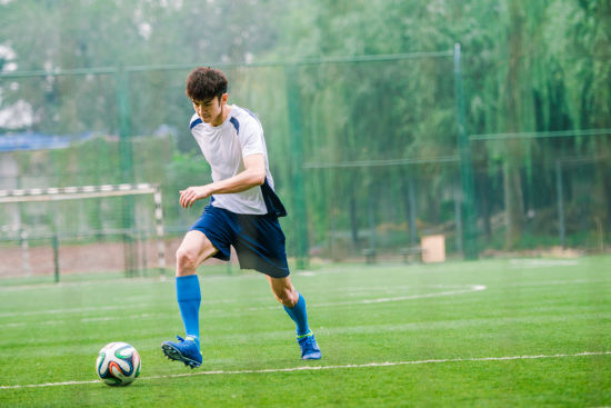 踢足球最好的明星鹿晗,娱乐圈会踢足球的明星