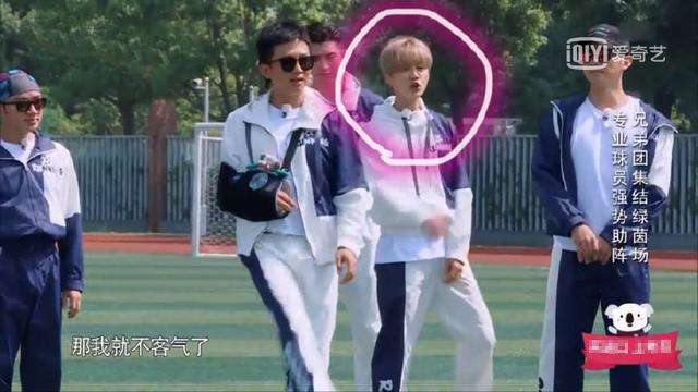 鹿晗踢球怎么样,鹿晗踢球咋样