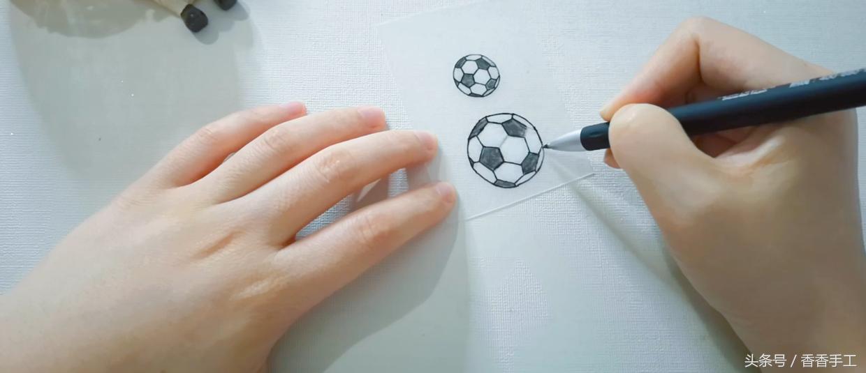 热缩片自制小耳钉,热缩片做耳钉教程手绘